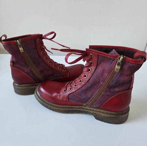 Boots - Picture 3 of 6